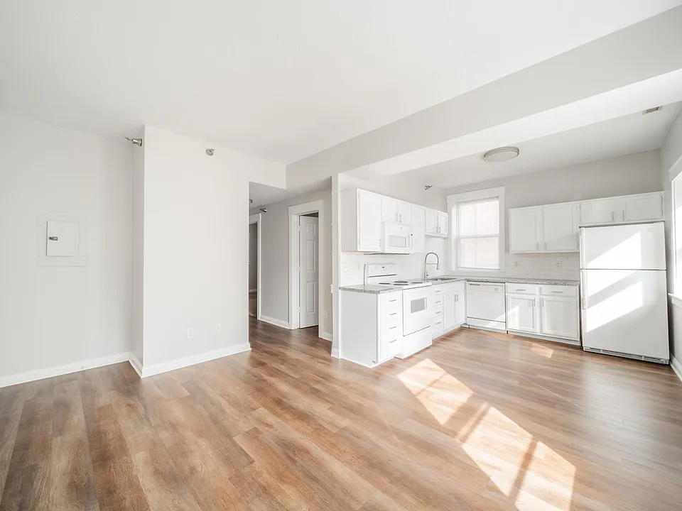 234 E 9th St #102
