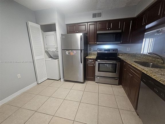 2nd image of 8106 Glenmoor Dr #8106
