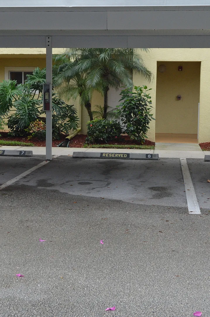 Condo in North Naples- 2 bed/ 1 bath — Photo 1