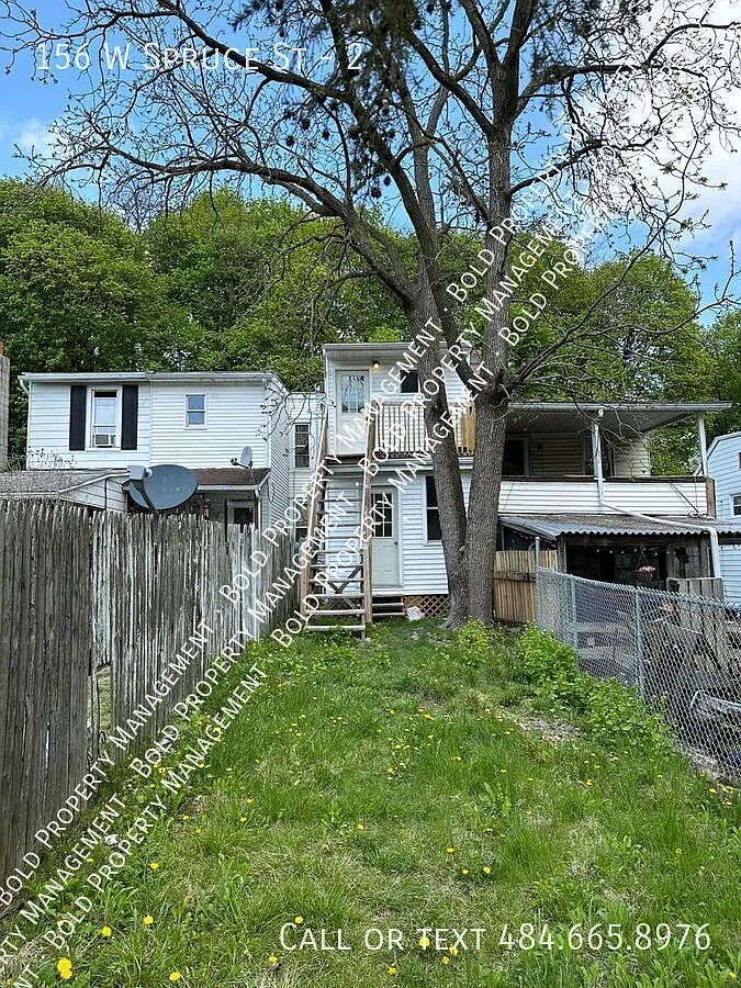 Two bedroom 1 bath 2nd floor Tamaqua apartment w garage — Photo 2