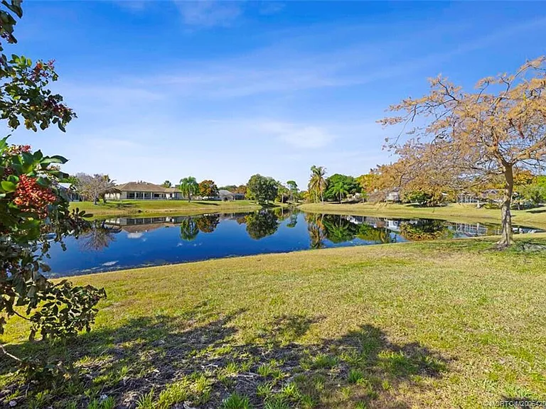 3074 NE Loquat Ln — Photo 32