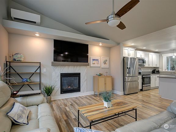 2nd image of 478 Canal Drive SE
