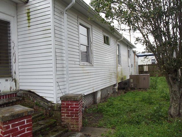 2nd image of 220 Helen St