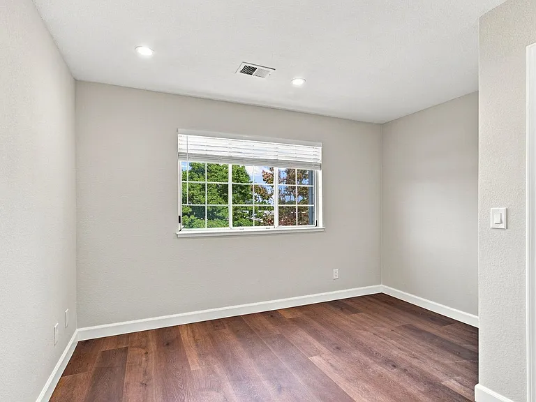 749 Glenborough Dr — Photo 15