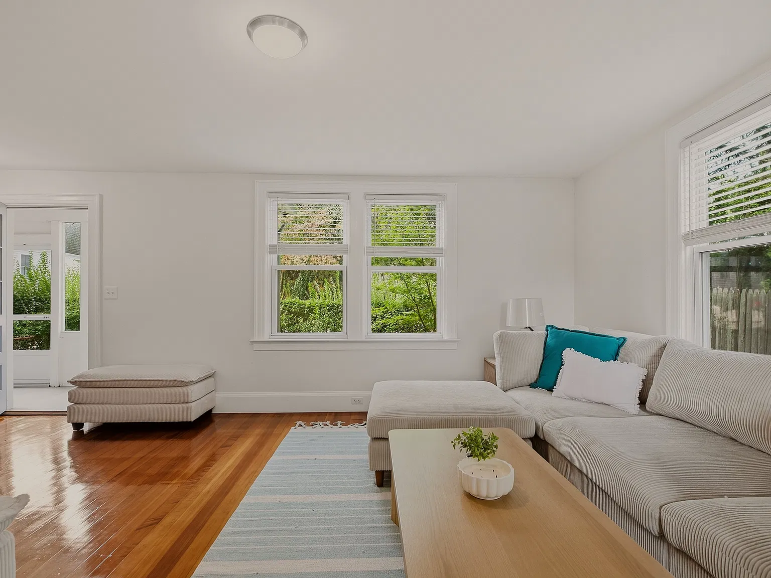 3 bed, 1001 sqft, $4,000 — Photo 4
