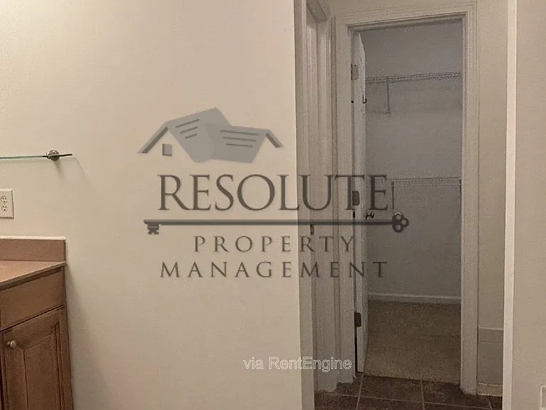 318 Anterbury Dr — Photo 13