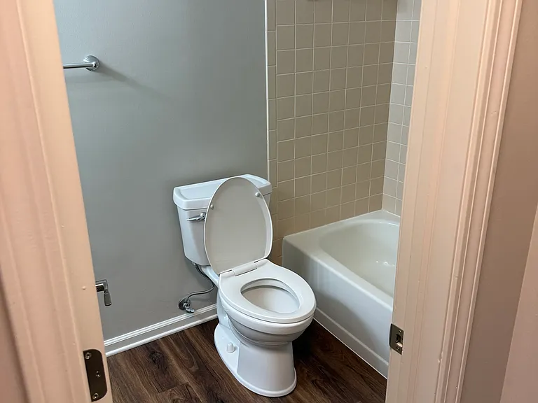 3410 Comstock Ave — Photo 5