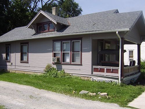 2nd image of 818 Washington St