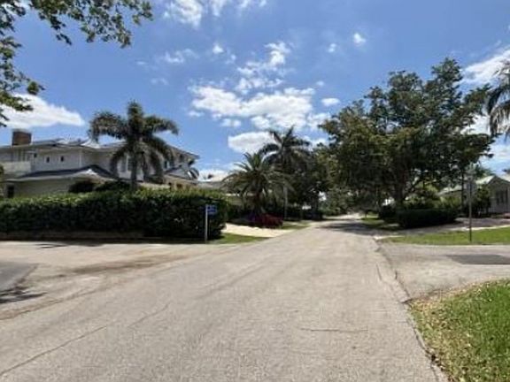 Exterior Neighborhood (street photo)