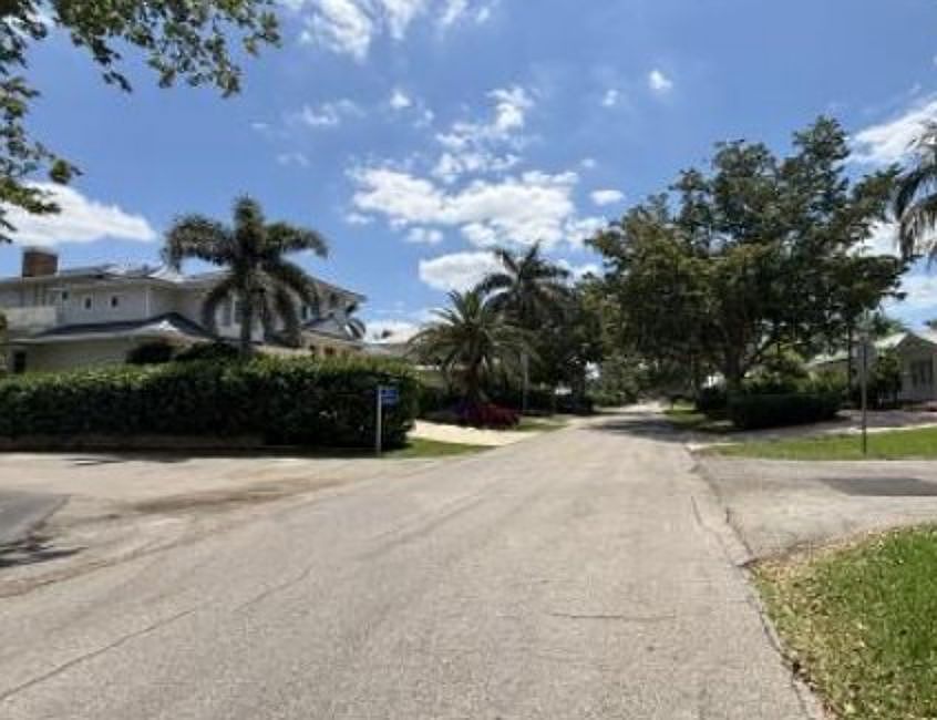 Exterior Neighborhood (street photo)