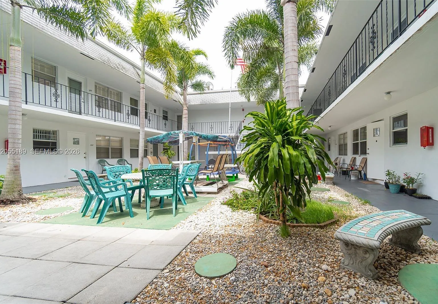 Lee Condo — Photo 1