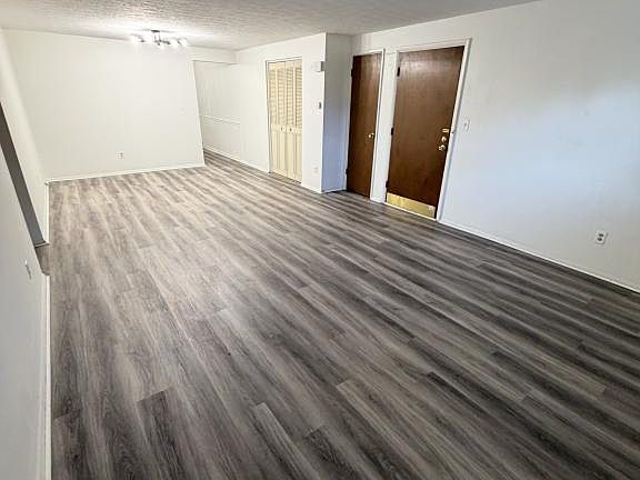 4th image of 369 Shields Rd #1