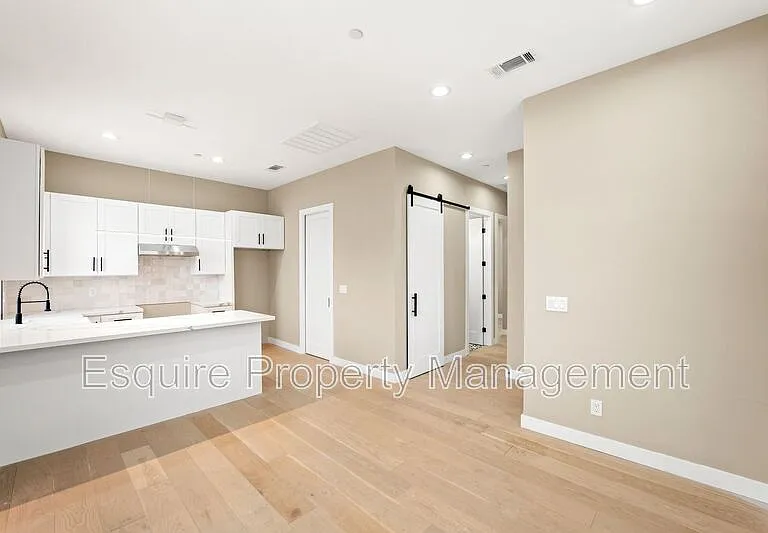 549 N Carty Dr — Photo 8