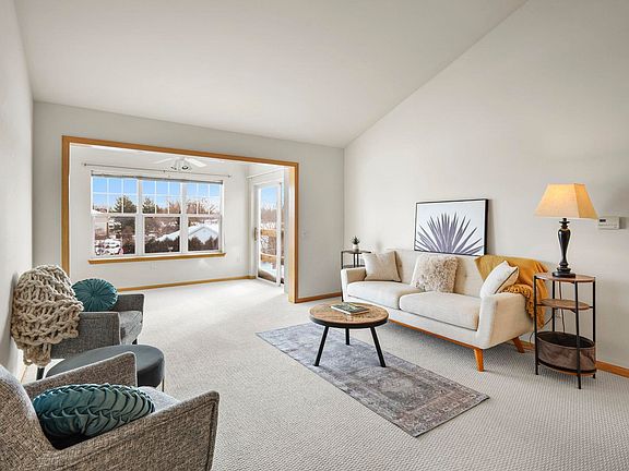 3rd image of 6836 Parkside Cir