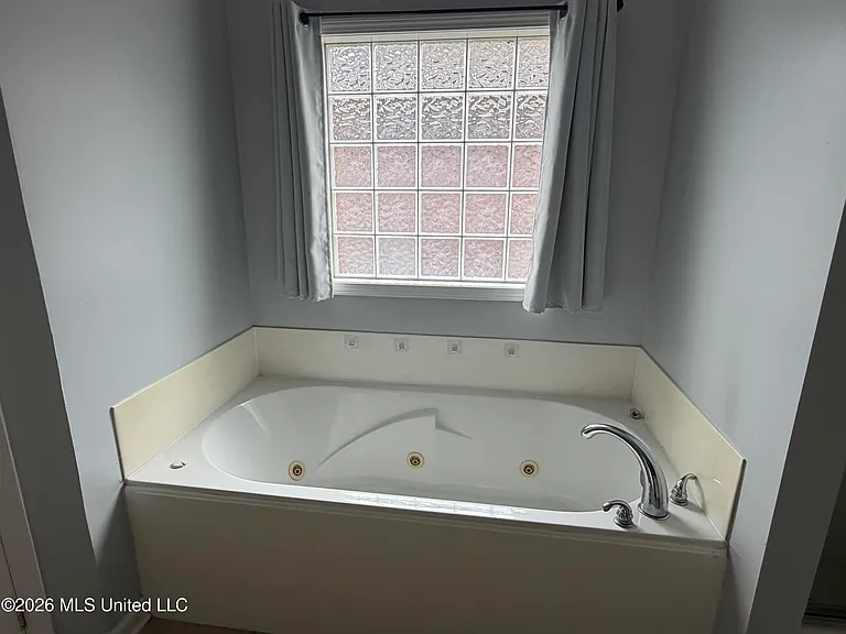 716 Hartwood Cv — Photo 12