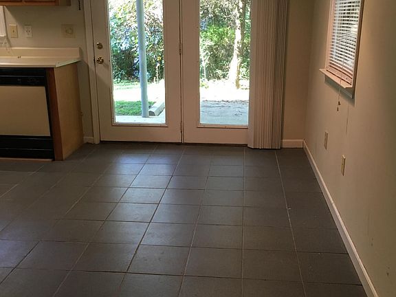 Dining area off kitchen