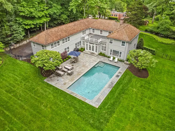 49 Dogwood Lane, New Canaan, CT 06840