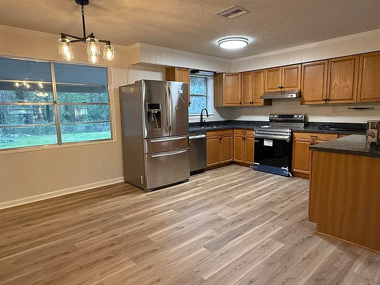 917 W Wildwood Dr — Photo 5