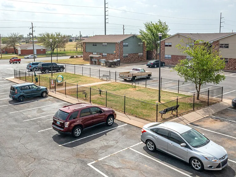 Avendale Pointe Apartments — Photo 6