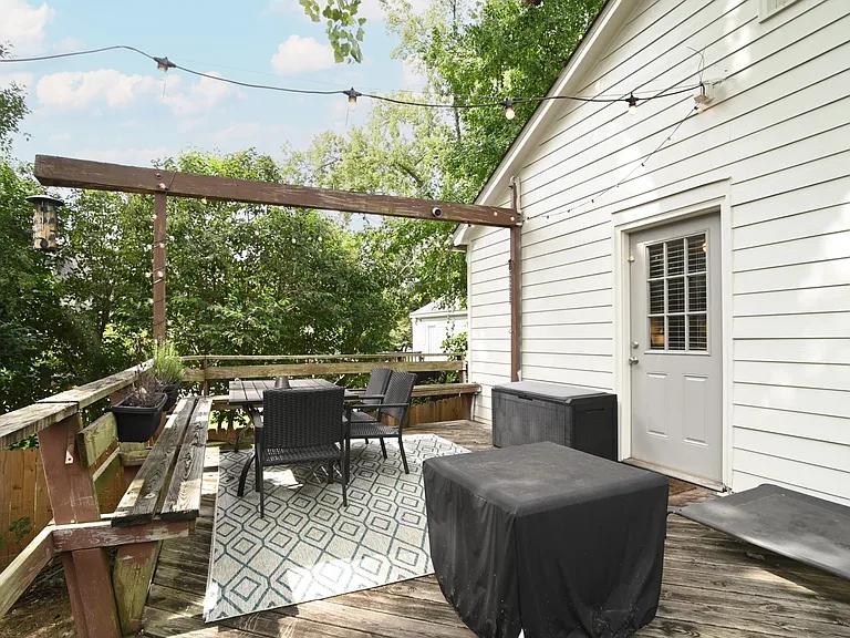 2215 Scott Ave — Photo 3