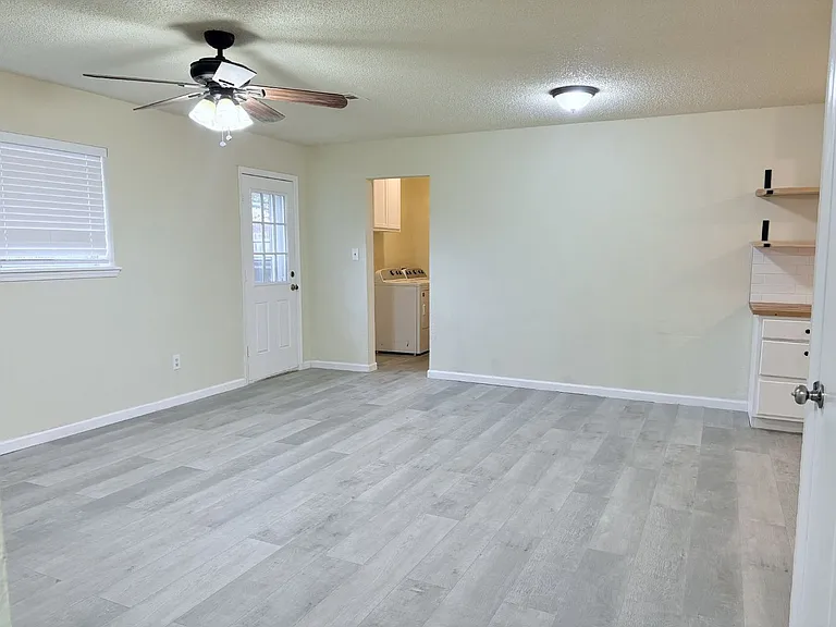 711 Meadowlake Dr — Photo 8
