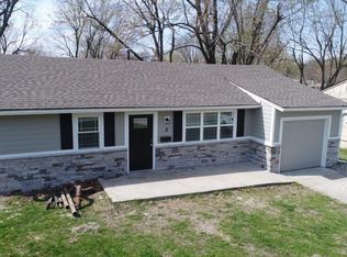 8 NW Lakeview Blvd, Lees Summit, MO 64063