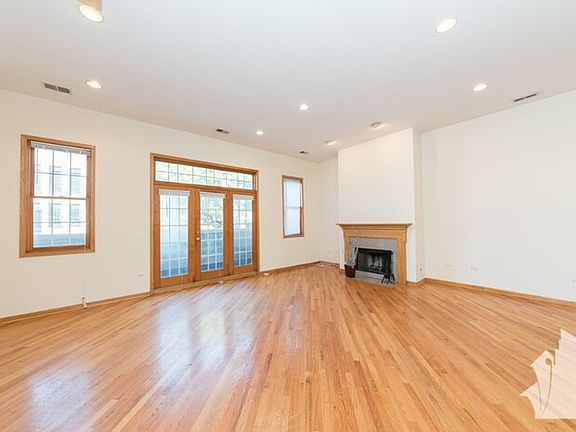 4th image of 2539 N Southport Ave