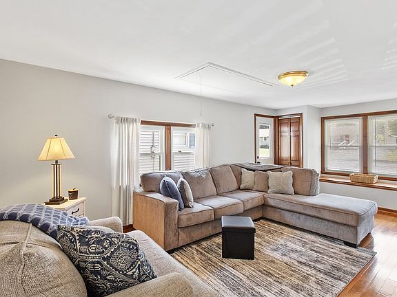5th image of 109 Bury Dr