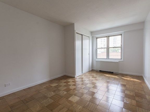 3rd image of 224 E 60th St APT 6C