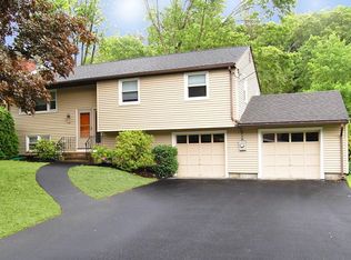 11 Daniels Rd, Framingham, MA 01701