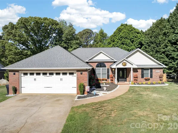 1777 Knights Dr, Denver, NC 28037