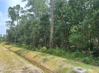 Art St, Waveland, MS 39576