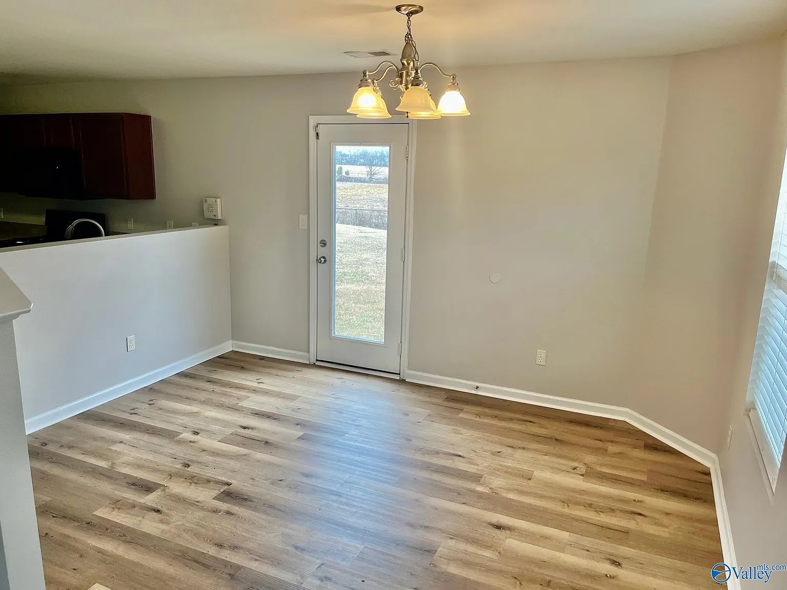 3 bed, 2.5 bath, 1675 sqft, $1,550 — Photo 4