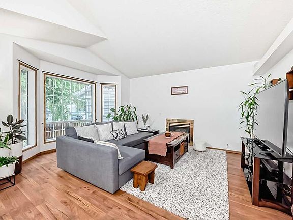 3rd image of 16 Martinridge Way E