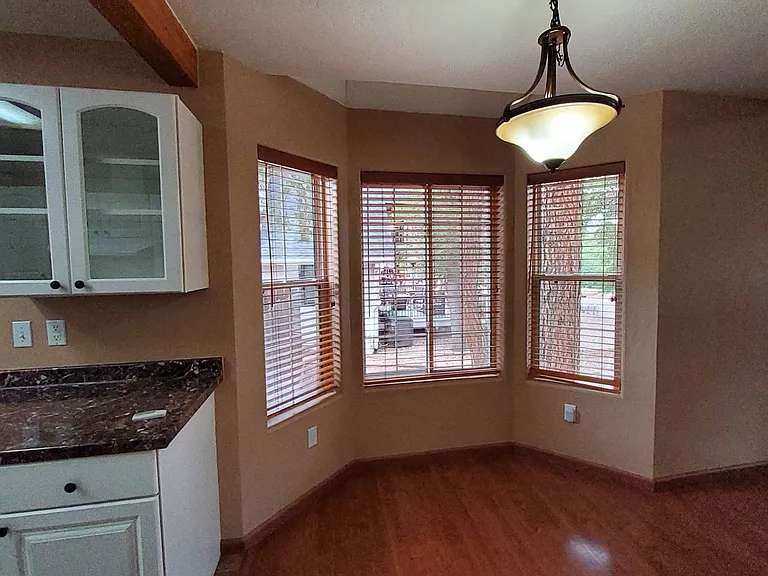 107 W Sherwood Dr — Photo 8