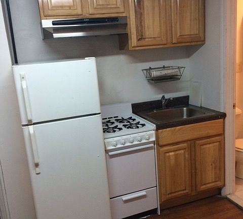 2nd image of 91 Baxter St #3REAR