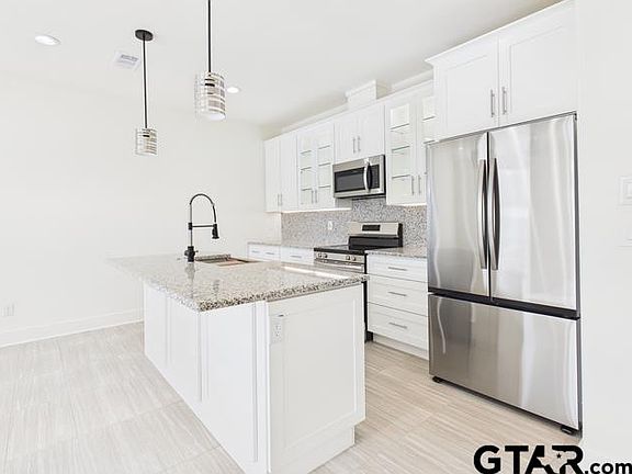4th image of 511 Richardson St