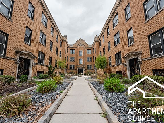4th image of 3814 N Sheffield Ave APT 3W