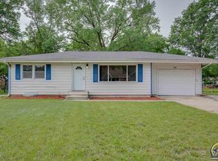 303 NE Mimosa Ln, Topeka, KS 66617