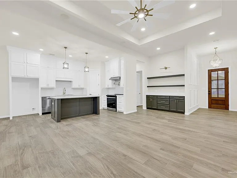 8015 N 48th Ln — Photo 5
