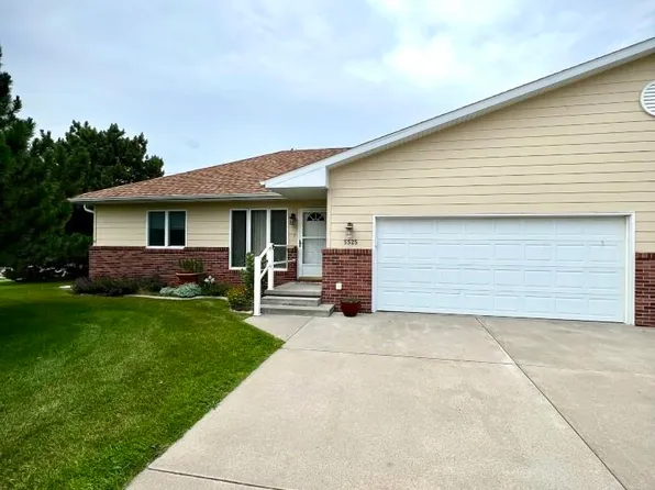 5525 Parklane Dr, Kearney, NE 68847