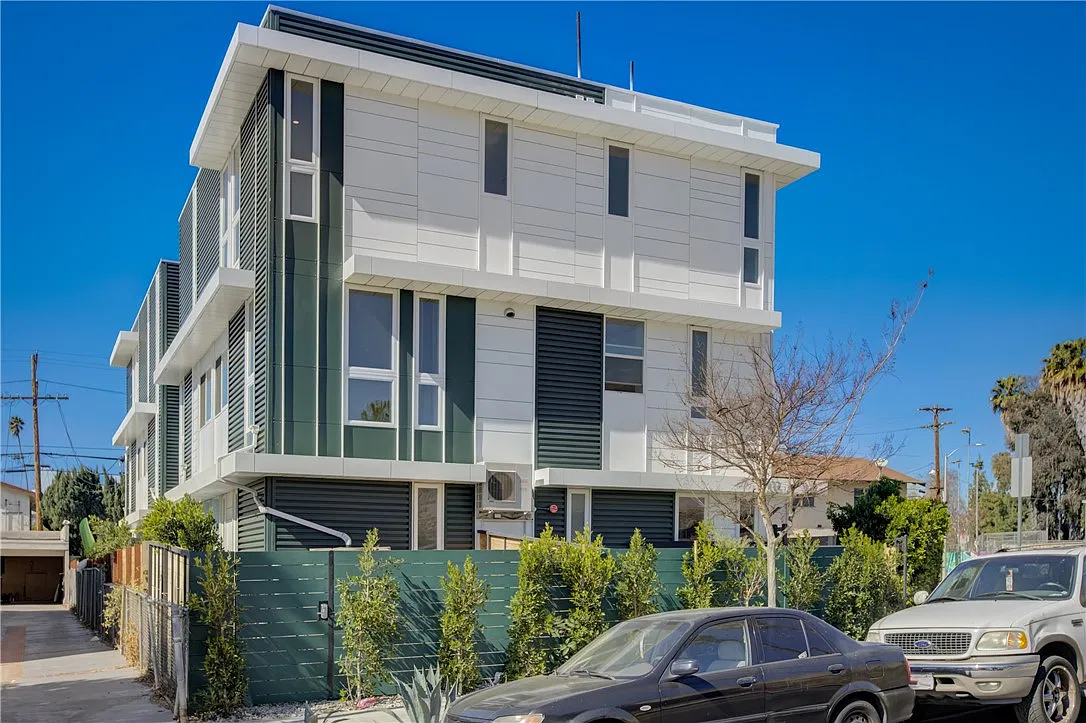 3 bed, 4.5 bath, 1737 sqft, $3,978 — Photo 1