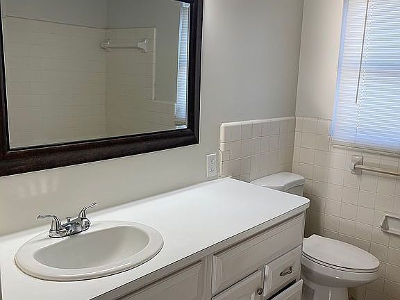 5th image of 726 Patricia Ave