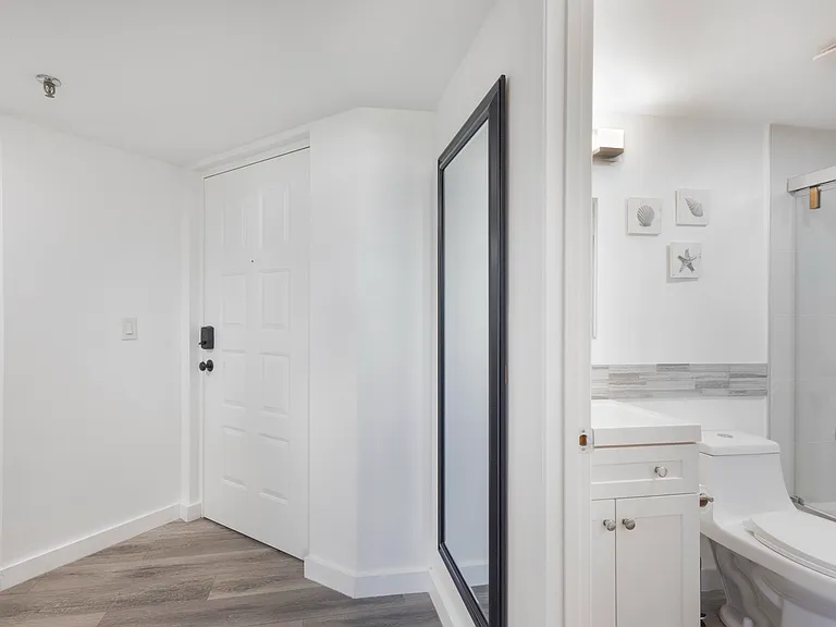 955 Egret Cir #402 — Photo 2