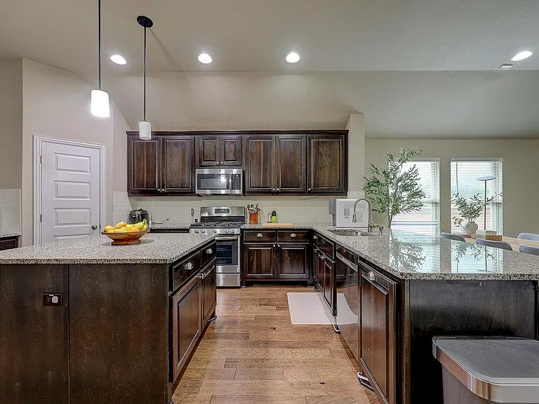 4140 Van Ness Ave — Photo 10