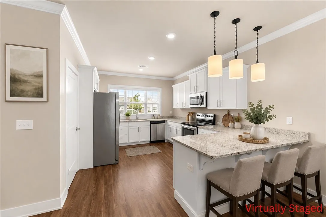 3 bed, 2.0 bath, 1731 sqft, $2,700 — Photo 2