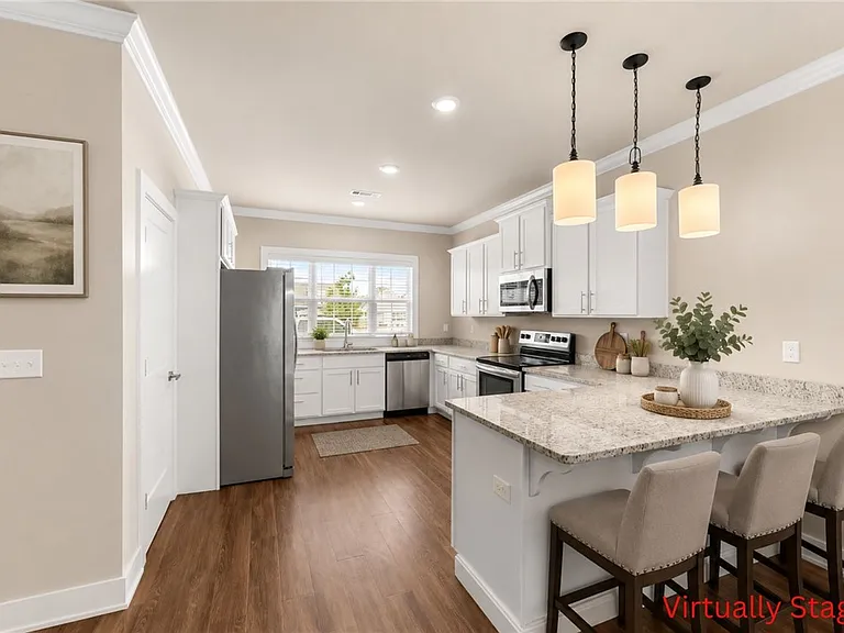 830 NE Heights Ln — Photo 2
