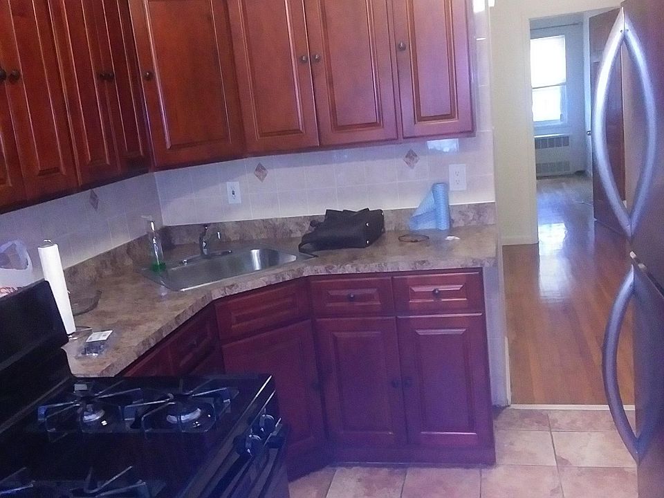 2nd image of 1146 E 104th St