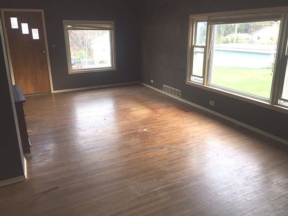4th image of 147 E Florence St