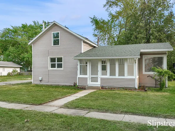 412 E Shaw St, Howard City, MI 49329